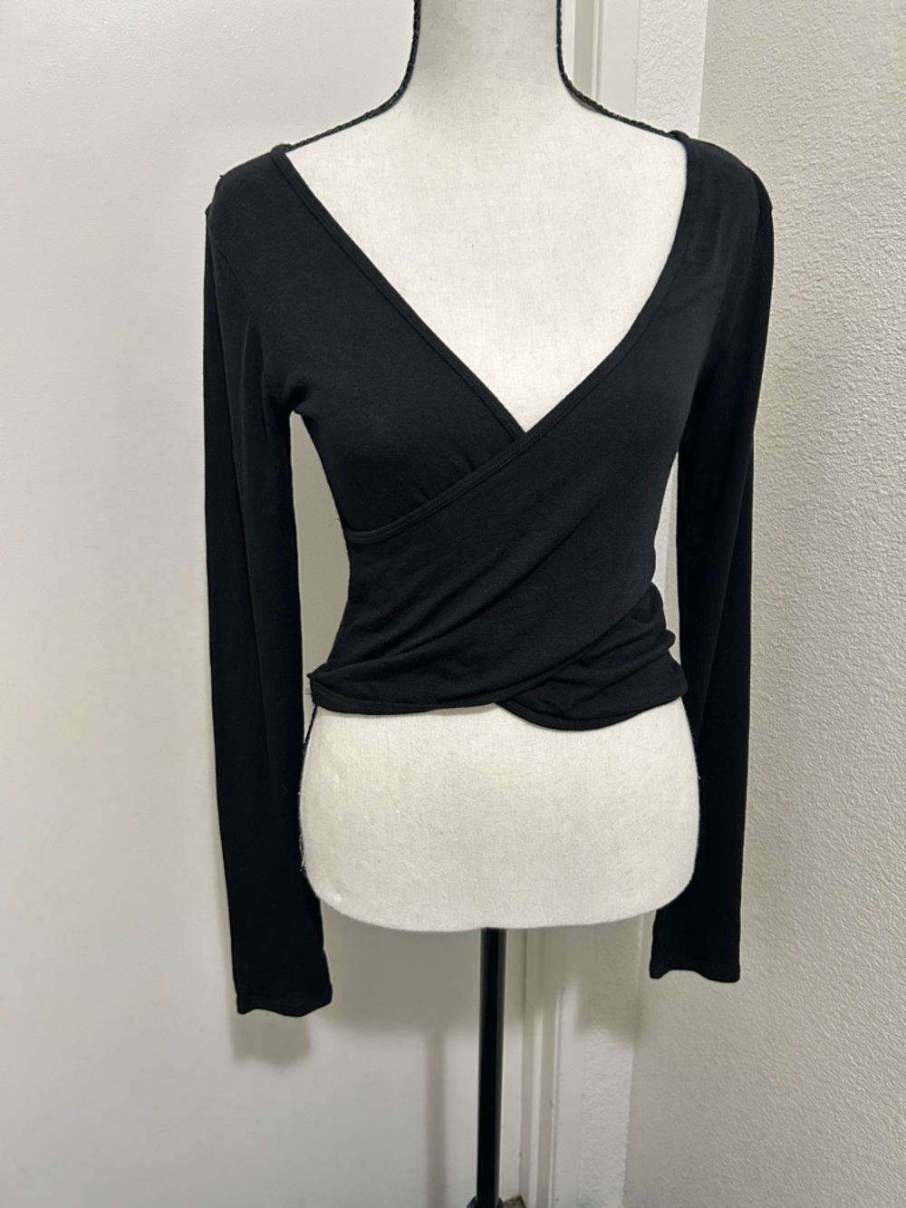 Forever 21 Active Black Wrap Front Long Sleeve Yoga Crop Top M